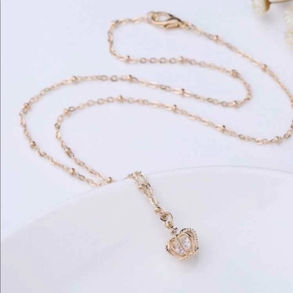 3/$30 💛 Crown Pendant Necklace